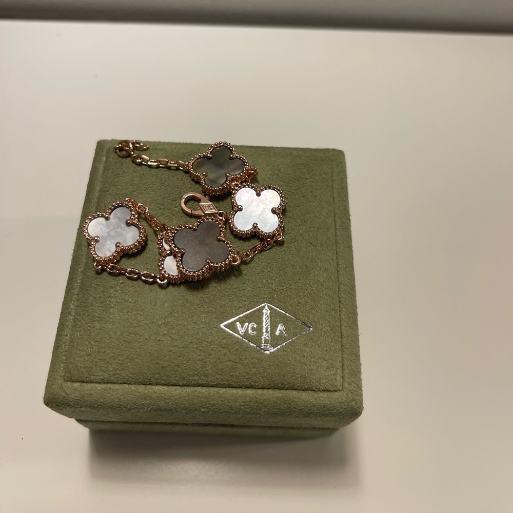 Clover bracelet
